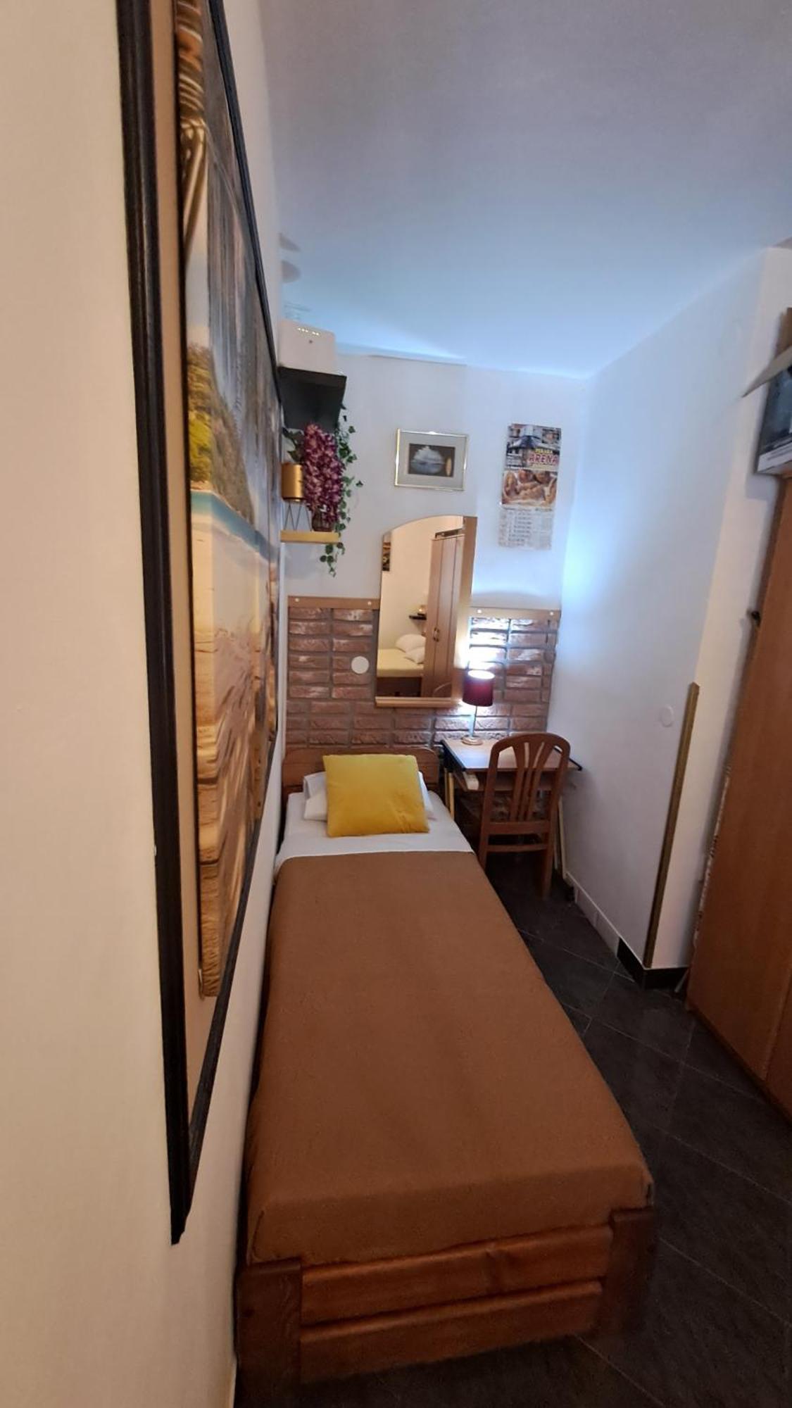 Red Gold Apartment Pula Dış mekan fotoğraf