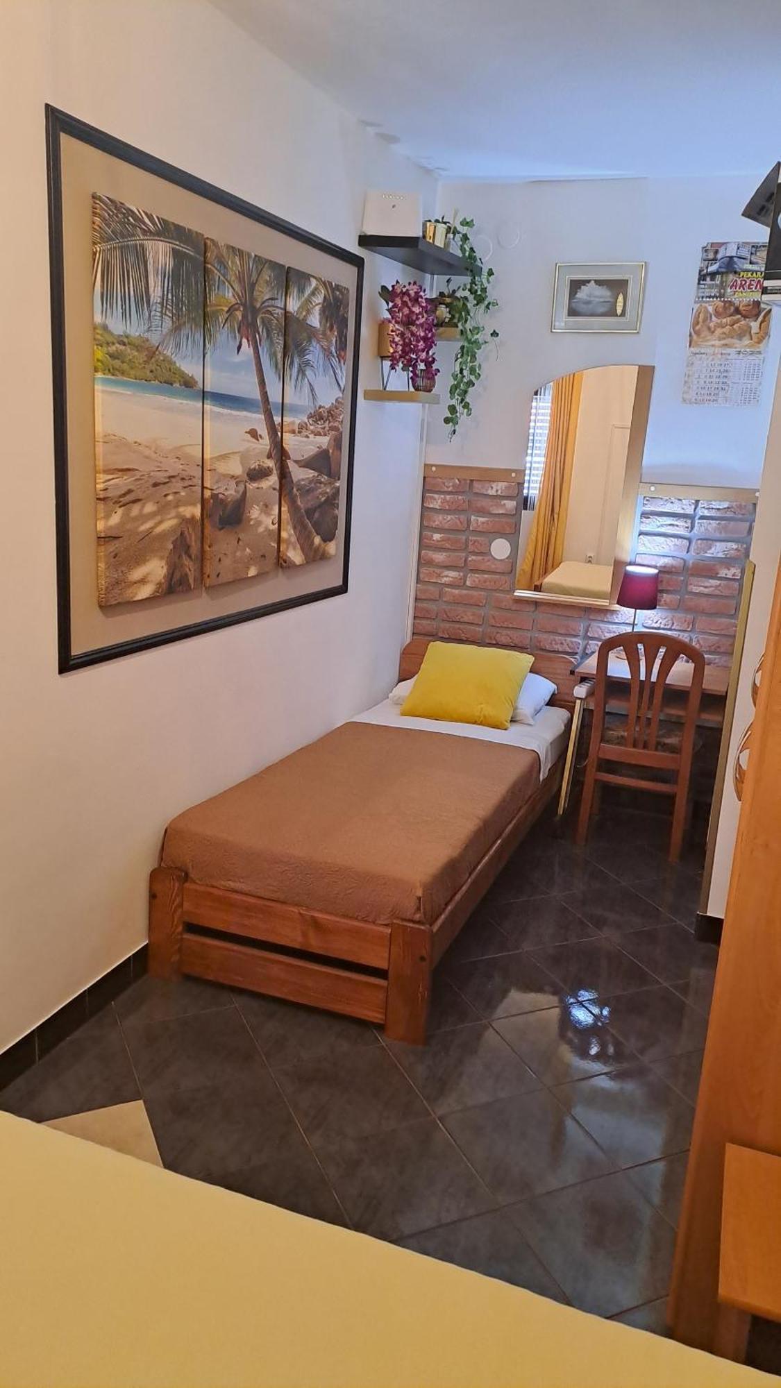 Red Gold Apartment Pula Dış mekan fotoğraf